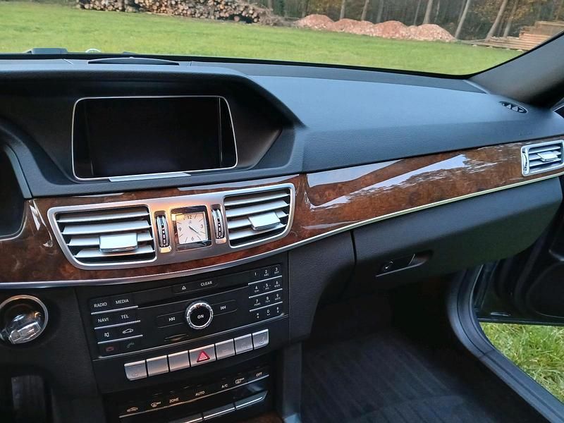 Gebraucht Mercedes E200 184 PS (135 kW) 2015 Grau Limousine
