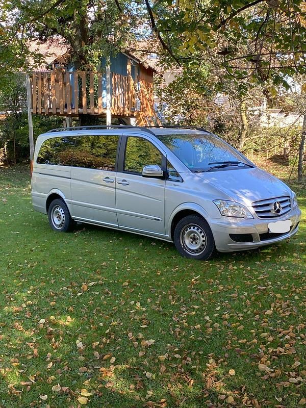 Silber Gebraucht 2013 Mercedes Viano Van / Kleinbus | 25.000 € - Bild 1/4