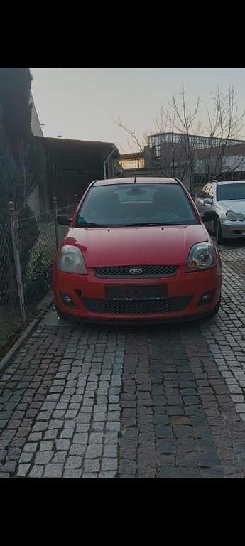 Gebraucht Ford Fiesta 90 PS (66 kW) 2007 Rot Kleinwagen