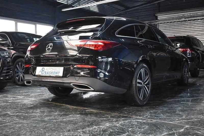 Gebraucht Mercedes CLA220 Shooting Brake 190 PS (139 kW) 2021 Schwarz Kombi