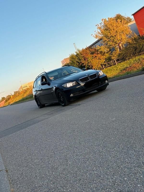 Gebraucht BMW 320 163 PS (119 kW) 2006 Blau Kombi