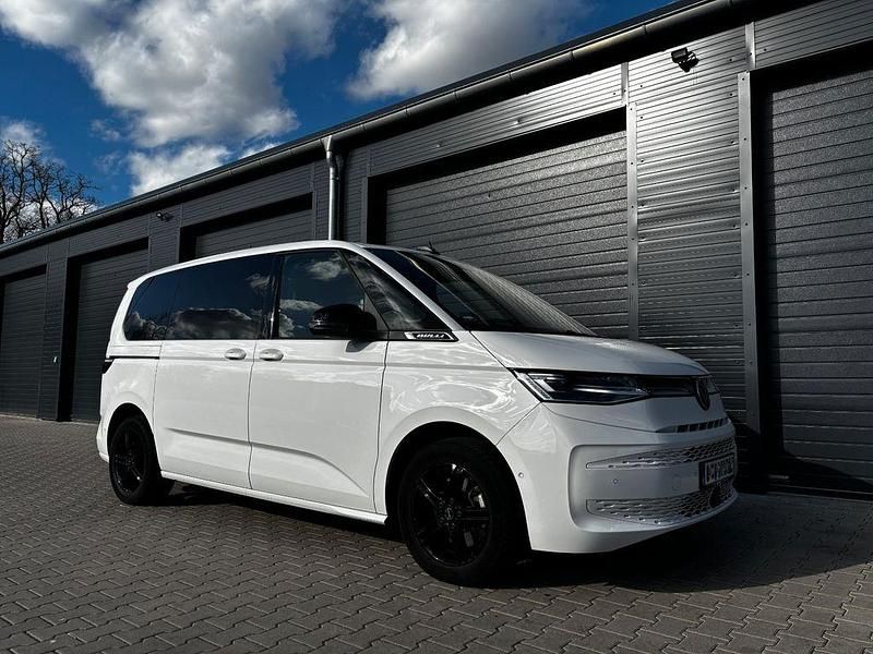 Gebraucht VW Multivan Life 150 PS (110 kW) 2024 Weiß Van