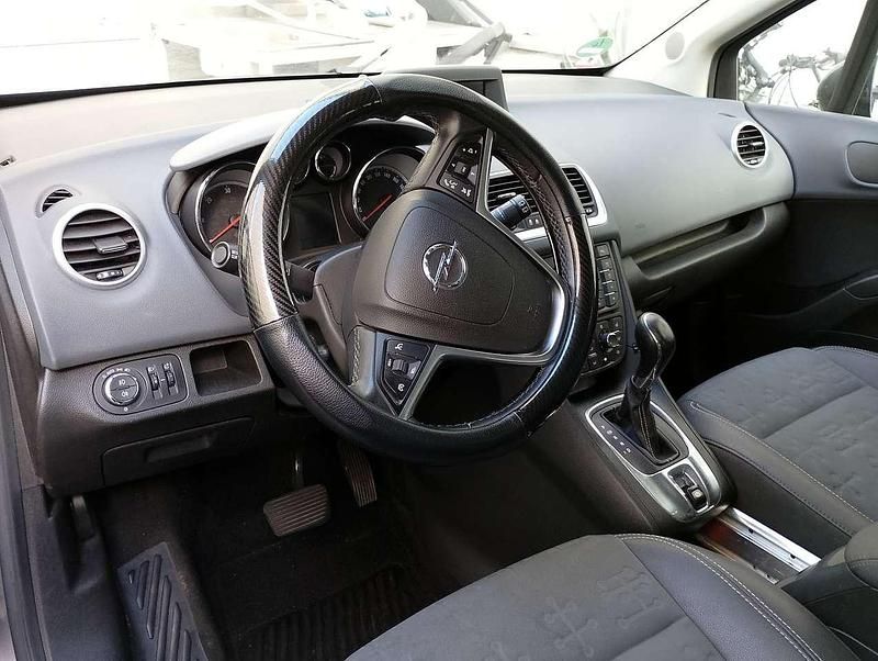 Gebraucht Opel Meriva Design Edition 101 PS (74 kW) 2011 Van / Kleinbus