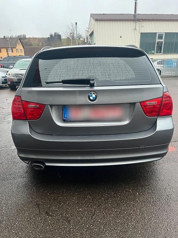 Gebraucht BMW 320 184 PS (135 kW) 2012 Grau Kombi
