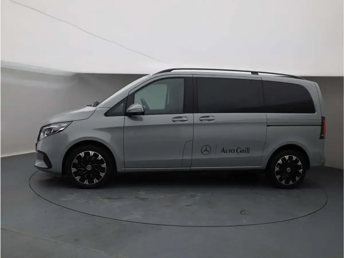 Gebraucht Mercedes V220 Style 163 PS (119 kW) 2026 Alpingrau Van / Kleinbus