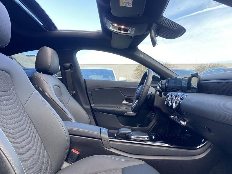 Gebraucht Mercedes CLA250e 160 PS (117 kW) 2023 Schwarz Limousine