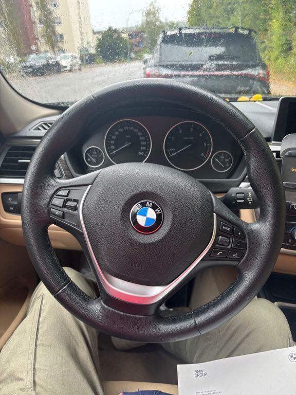 Schwarz Gebraucht 2013 BMW 318 Luxury Line Kombi | 12.000 € (Etwas zu teuer) - Bild 1/4