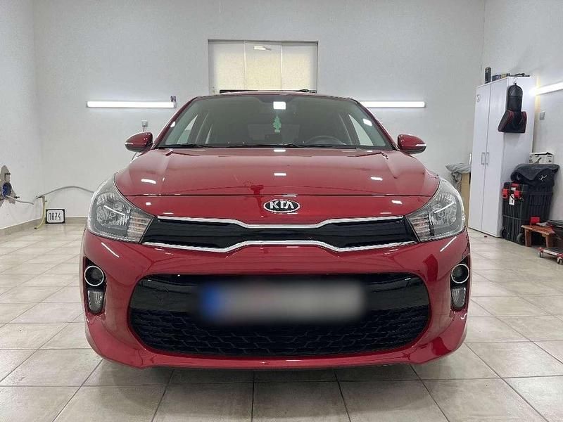 Gebraucht Kia Rio Attract 84 PS (61 kW) 2017 Rot Limousine