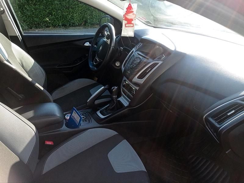 Usata Ford Focus 101 CV (74 kW) 2012 Rosso Station wagon