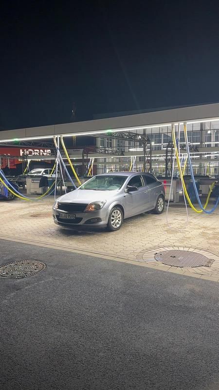 Grau Gebraucht 2005 Opel Astra GTC Coupé | 2.100 € (Fairer Preis) - Bild 1/3