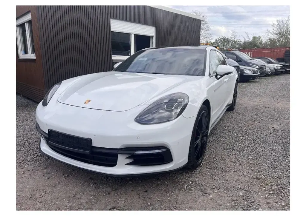 Gebraucht Porsche Panamera 4 330 PS (242 kW) 2018 Weiß Kleinwagen