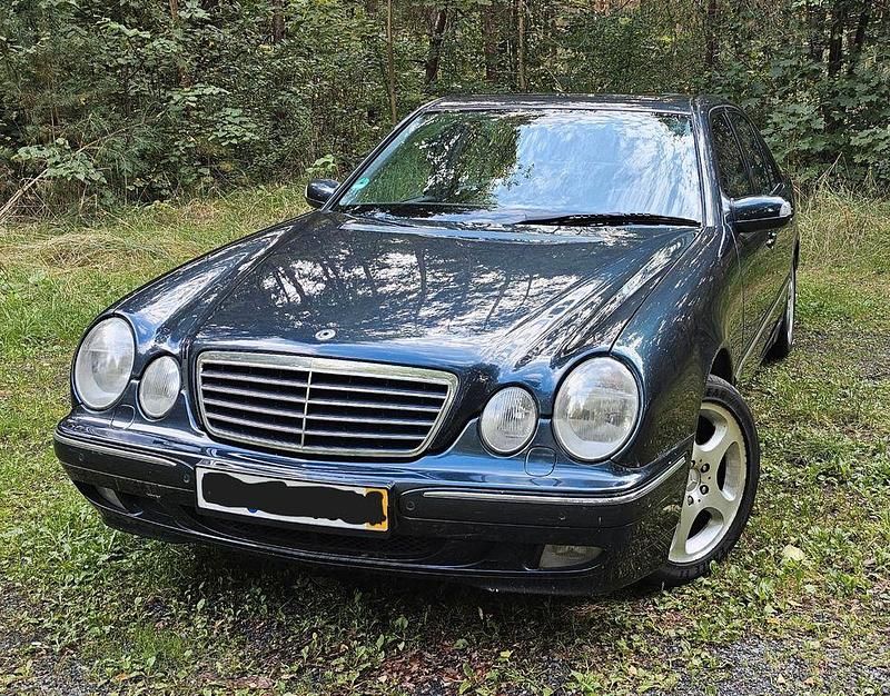 Schwarz Gebraucht 1999 Mercedes E280 Avantgarde Limousine | 2.450 € (Superpreis) - Bild 1/4