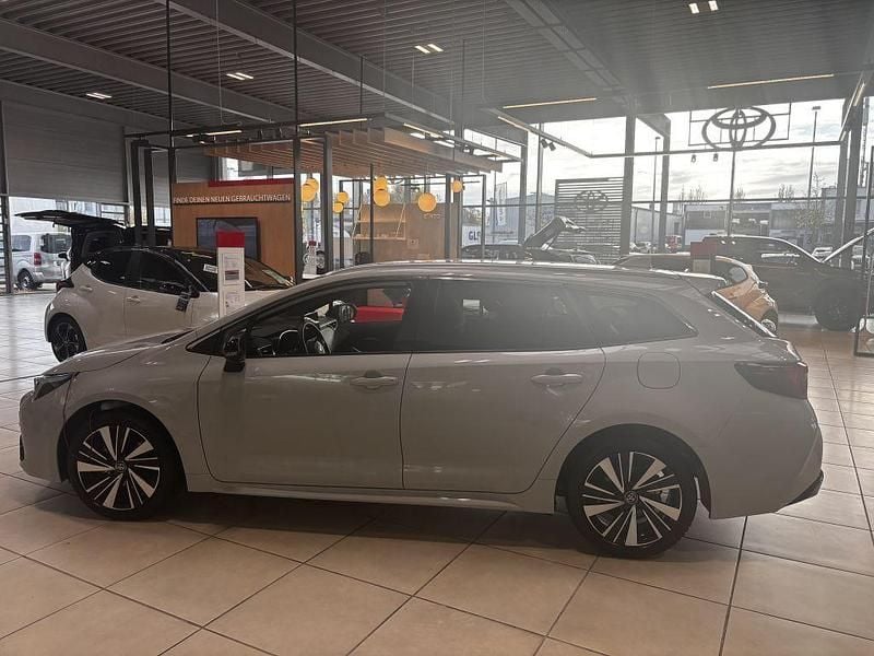 Neu Toyota Corolla 196 PS (144 kW) 2025 Grau Kombi