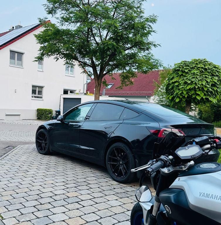 Schwarz Gebraucht 2021 Tesla Model 3 Limousine | 28.499 € (Fairer Preis) - Bild 1/4