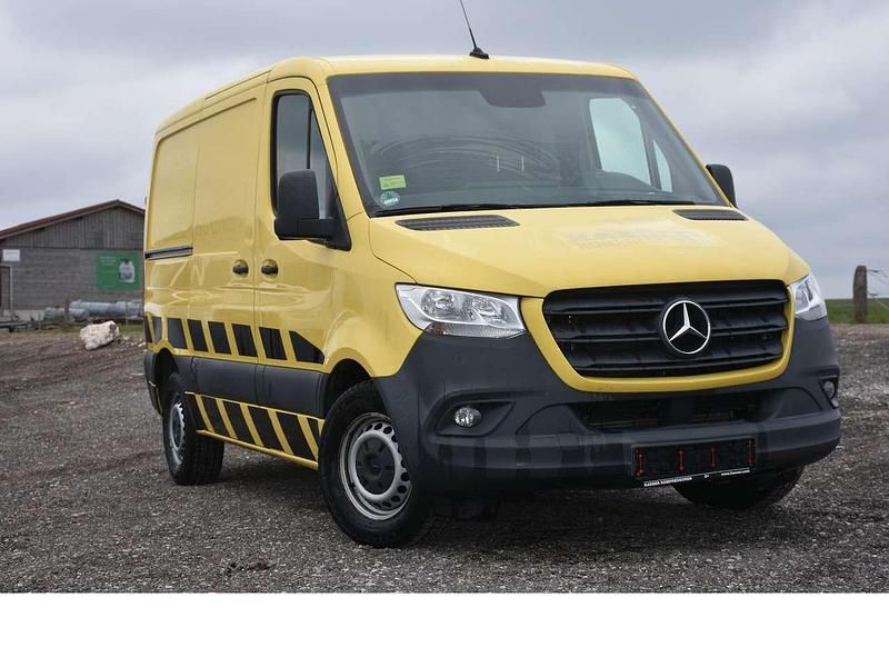 Gebraucht Mercedes Sprinter 163 PS (119 kW) 2020 Calcitgelb Van