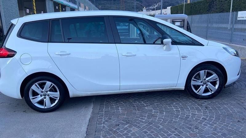 Weiß Gebraucht 2016 Opel Zafira Tourer Van / Kleinbus | 7.750 € (Guter Preis) - Bild 1/4