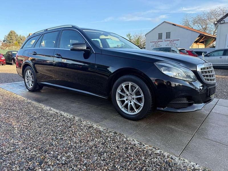 Schwarz Gebraucht 2013 Mercedes E200 Kombi | 6.999 € (Fairer Preis) - Bild 1/4