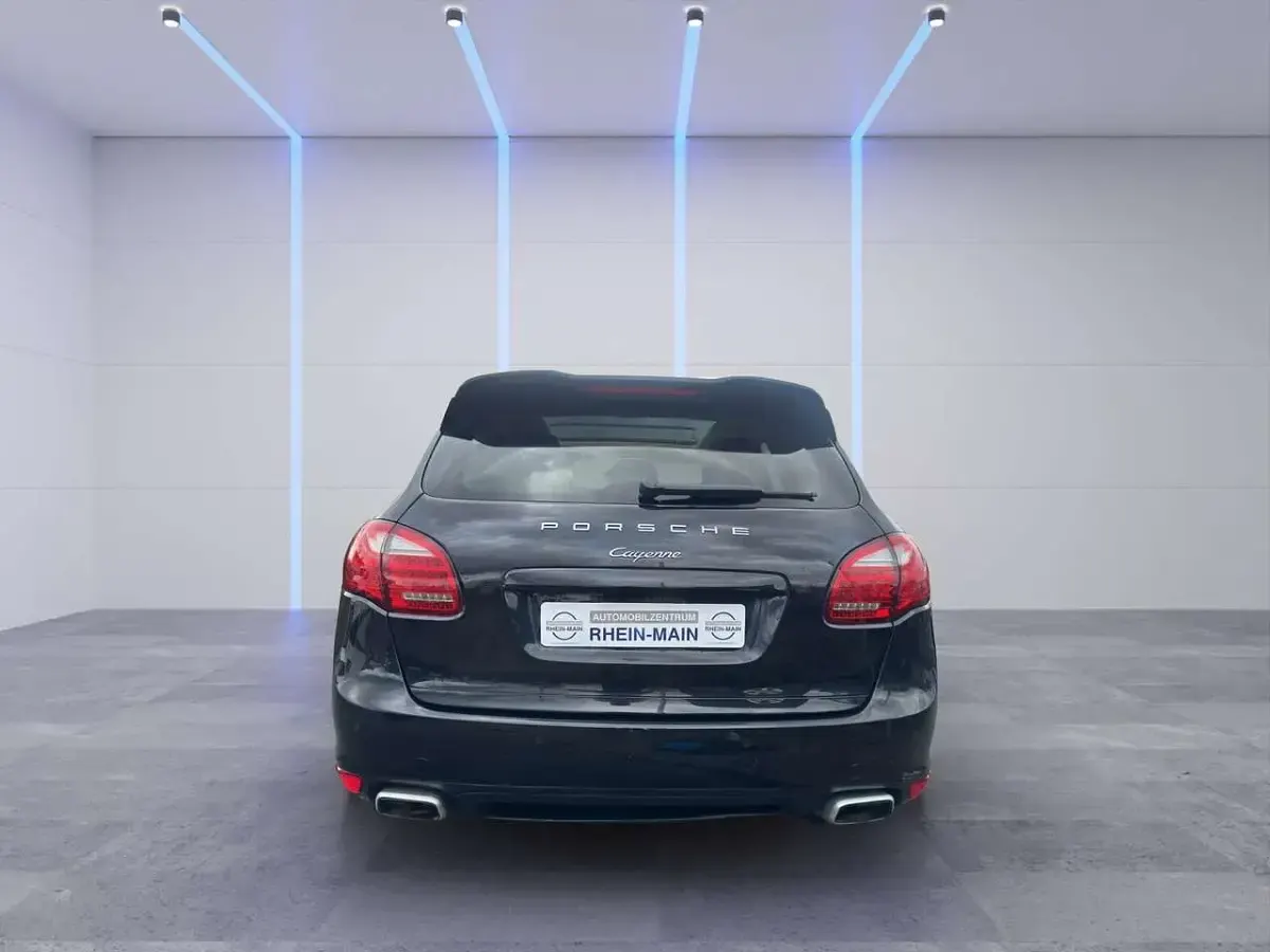 Gebraucht Porsche Cayenne 239 PS (175 kW) 2011 Tiefschwarzmetallic SUV