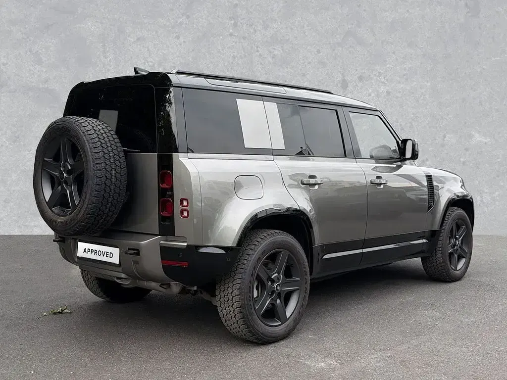 Gebraucht Land Rover Defender HSE Dynamic 299 PS (219 kW) 2025 Silicon silver SUV