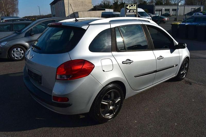 Gebraucht Renault Clio GrandTour Dynamique 101 PS (74 kW) 2008 Platingrau Kombi