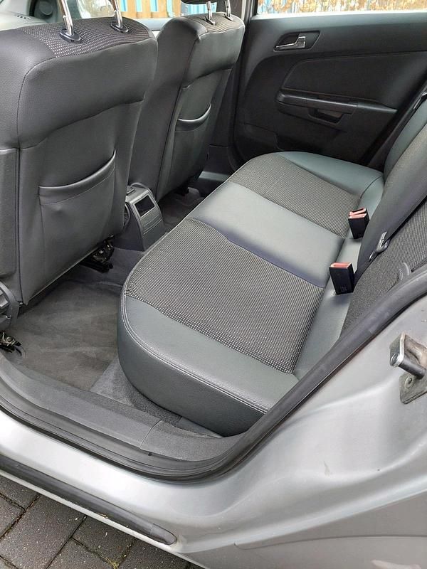 Gebraucht Opel Astra 110 PS (80 kW) 2009 Silber Limousine