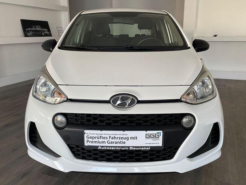 Gebraucht Hyundai i10 Classic 67 PS (49 kW) 2017 Weiß Kleinwagen