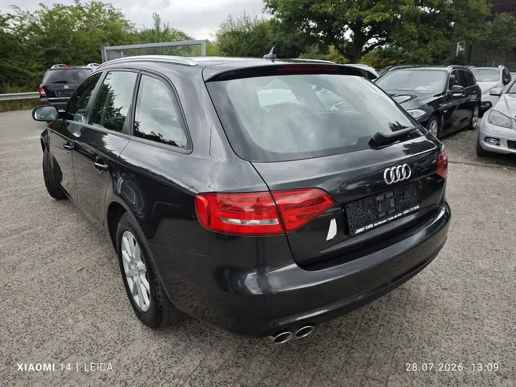 Gebraucht Audi A4 Attraction 150 PS (110 kW) 2015 Grau Limousine