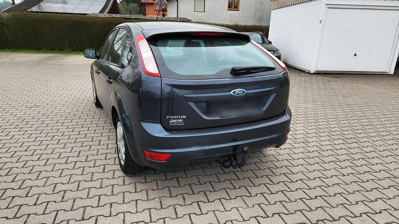 Gebraucht Ford Focus 100 PS (73 kW) 2008 Grau Limousine