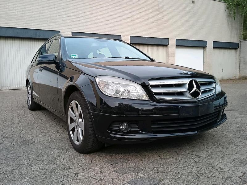 Schwarz Gebraucht 2010 Mercedes C200 Kombi | 4.200 € - Bild 1/4