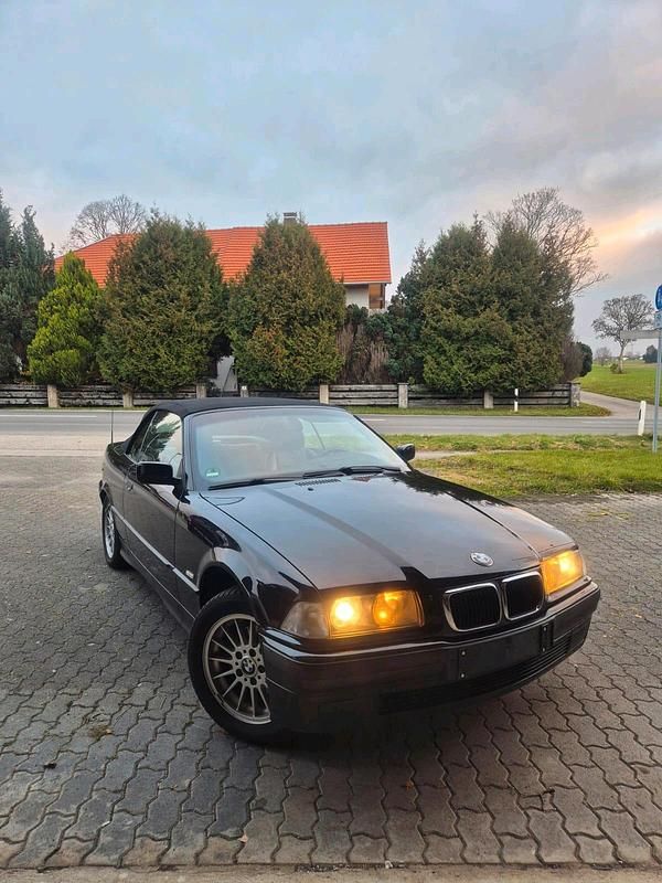 Schwarz Gebraucht 1998 BMW 318 Cabriolet Cabrio | 7.500 € (Etwas zu teuer) - Bild 1/4