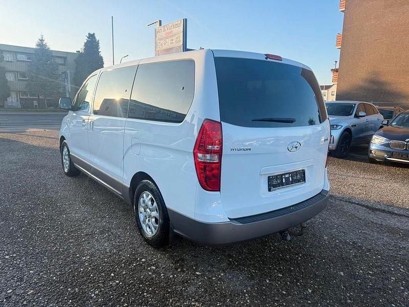 Gebraucht Hyundai H-1 170 PS (125 kW) 2014 Weiß Van / Kleinbus