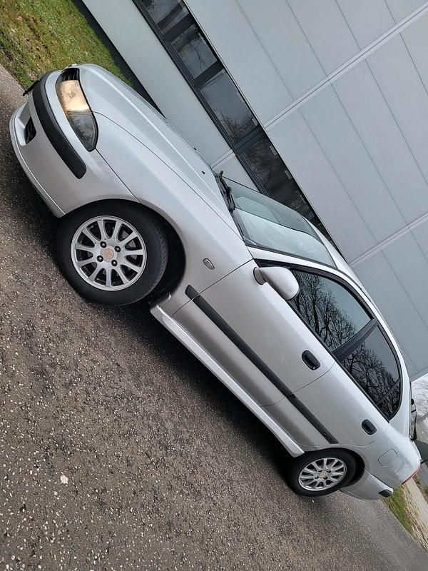 Gebraucht Mitsubishi Carisma 103 PS (75 kW) 2002 Silber Limousine