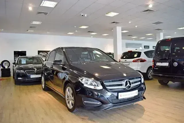 Gebraucht Mercedes B180 Urban 122 PS (89 kW) 2016 Schwarz Kleinwagen