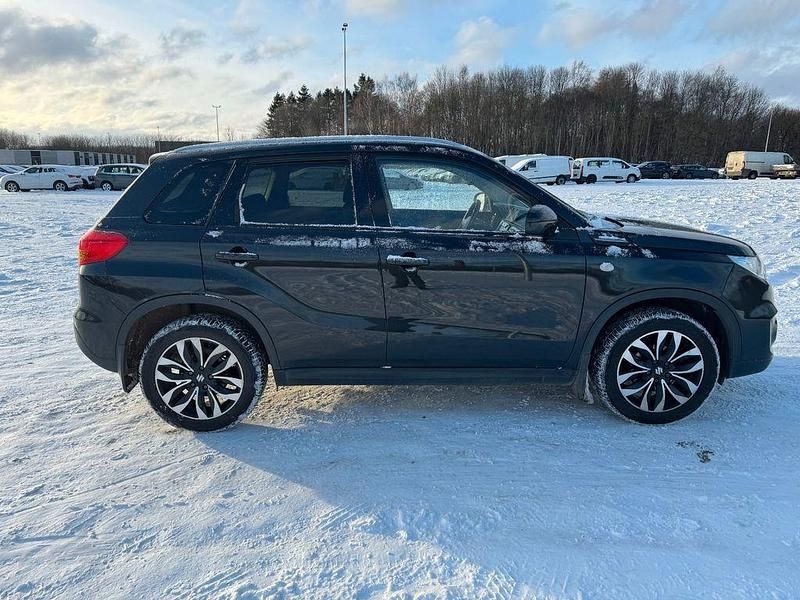 Gebraucht Suzuki Vitara Active 120 PS (88 kW) 2017 Schwarz SUV