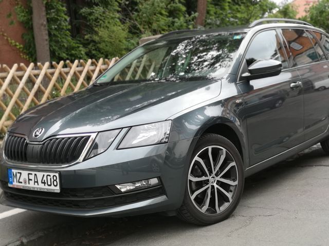 Grau metallic Gebraucht 2019 Skoda Octavia Soleil Kombi | 18.950 € (Fairer Preis) - Bild 1/4