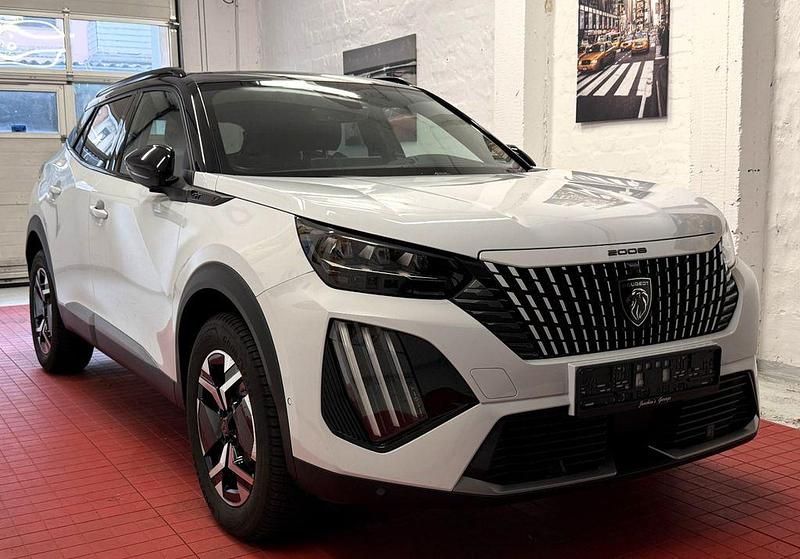 Weiß Gebraucht 2024 Peugeot 2008 GT SUV | 23.900 € (Fairer Preis) - Bild 1/4