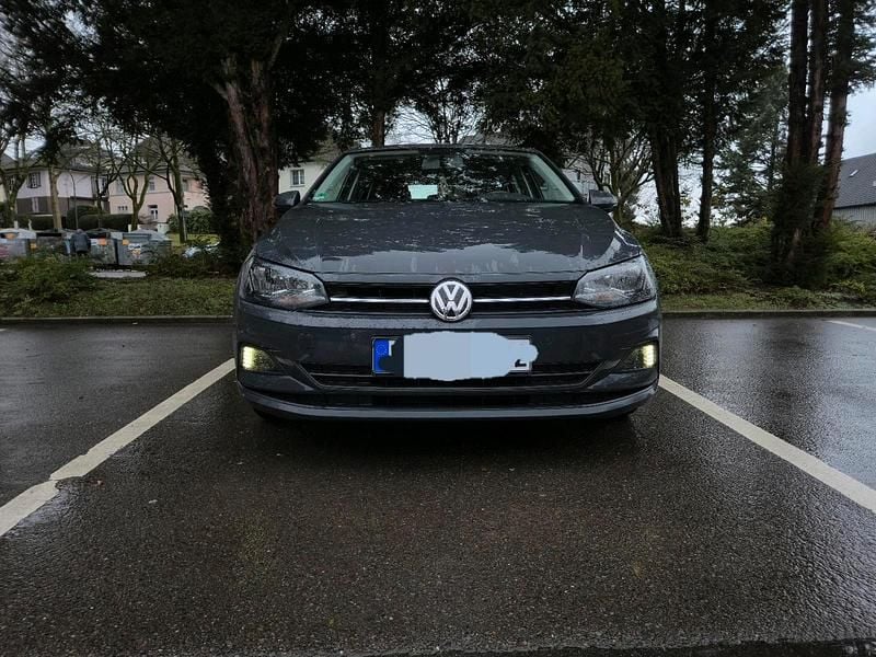 Grau Gebraucht 2018 VW Polo Comfortline Kleinwagen | 9.700 € (Guter Preis) - Bild 1/4