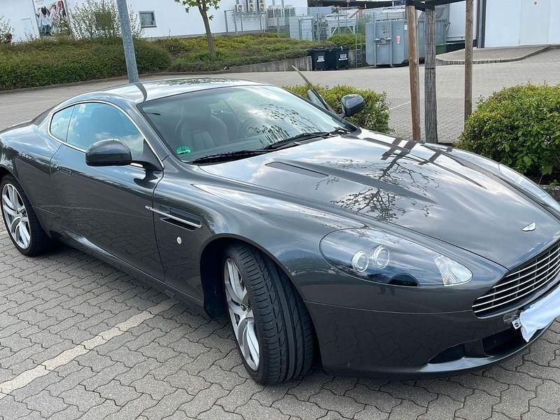Second-hand Aston Martin DB9 476 CP (350 kW) 2012 Argintiu Coupe