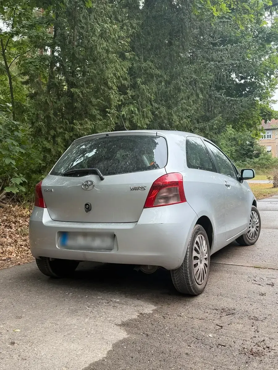 Gebraucht Toyota Yaris 70 PS (51 kW) 2007 Silber Kleinwagen