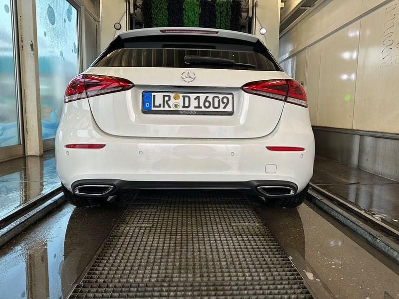 Weiß Gebraucht 2020 Mercedes A220 Limousine | 25.999 € (Guter Preis) - Bild 1/4