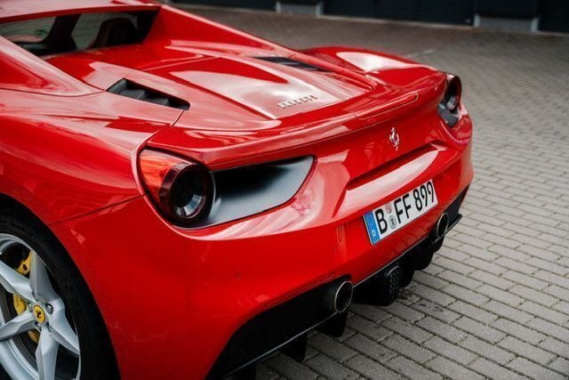 Gebraucht Ferrari 488 669 PS (492 kW) 2019 Rot Cabrio