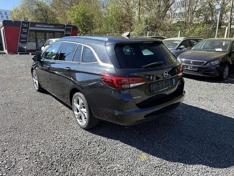 Używany Opel Astra Dynamic 136 KM (100 kW) 2016 Czarny Sedan/Limuzyna