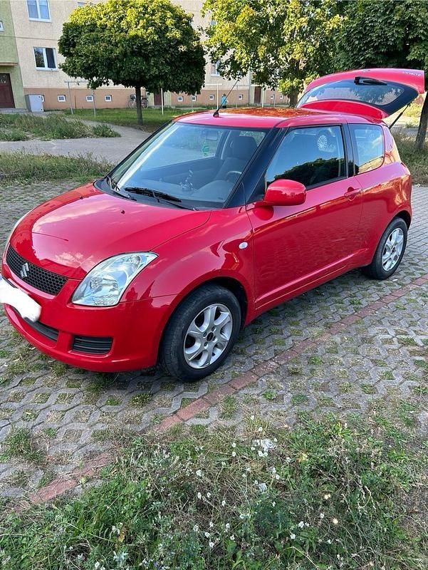 Rot Gebraucht 2008 Suzuki Swift Kleinwagen | 1.650 € (Fairer Preis) - Bild 1/4