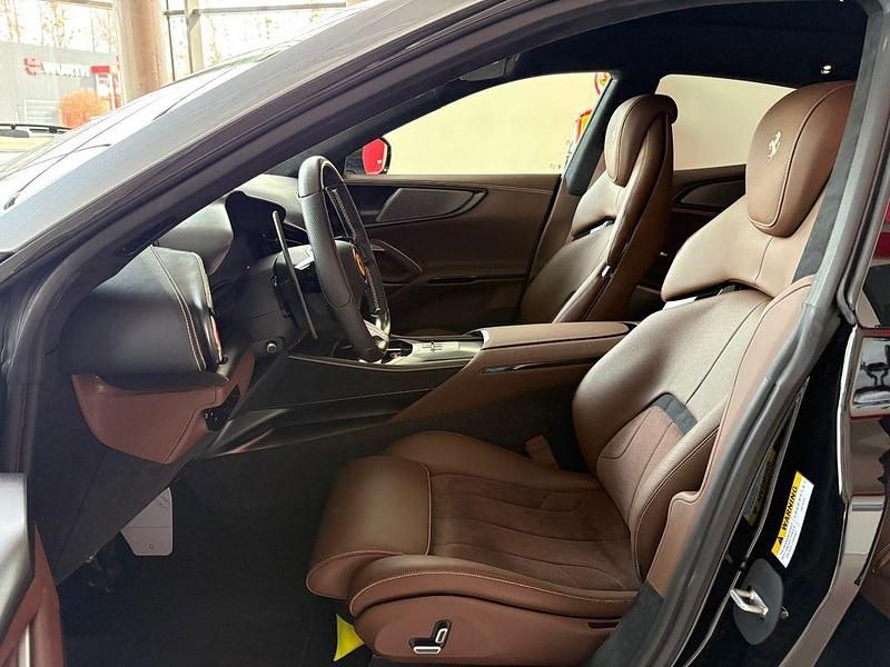 Neu Ferrari Purosangue 725 PS (533 kW) 2026 Silber SUV