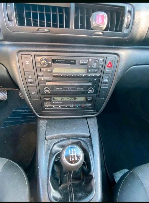 Gebraucht VW Passat 116 PS (85 kW) 2001 Blau Kombi