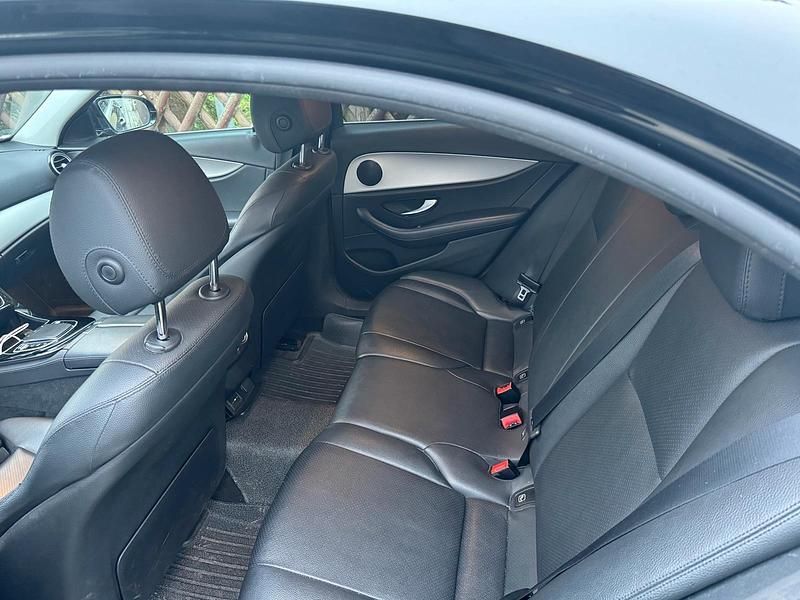 Gebraucht Mercedes E220 194 PS (142 kW) 2020 Schwarz Limousine