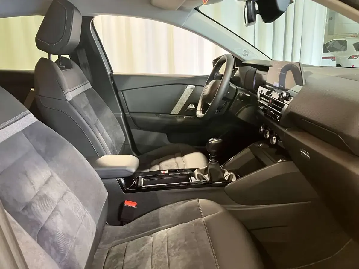 Gebraucht Citroën C4 PureTech 131 PS (96 kW) 2024 Grau SUV