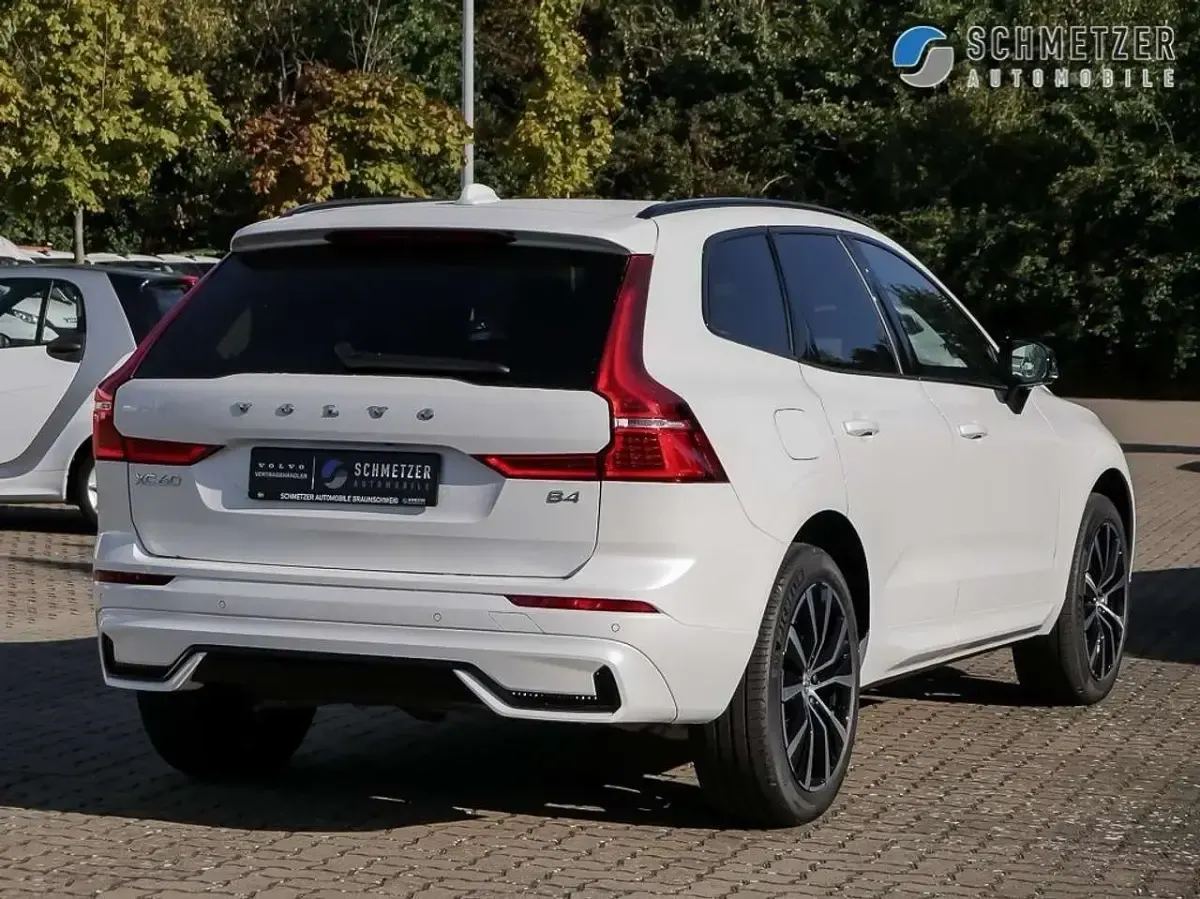 Gebraucht Volvo XC60 Plus 197 PS (144 kW) 2023 Inscription crystal white pear SUV