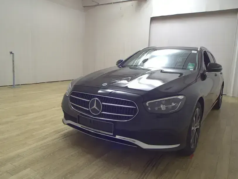 Gebraucht Mercedes E300 Avantgarde 320 PS (235 kW) 2021 Schwarz Kombi
