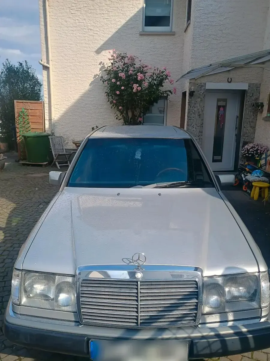 Gebraucht Mercedes E230 134 PS (98 kW) 2026 Silber Limousine